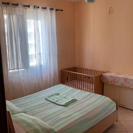 Frontal Beach Apartment Apartment Shëngjin